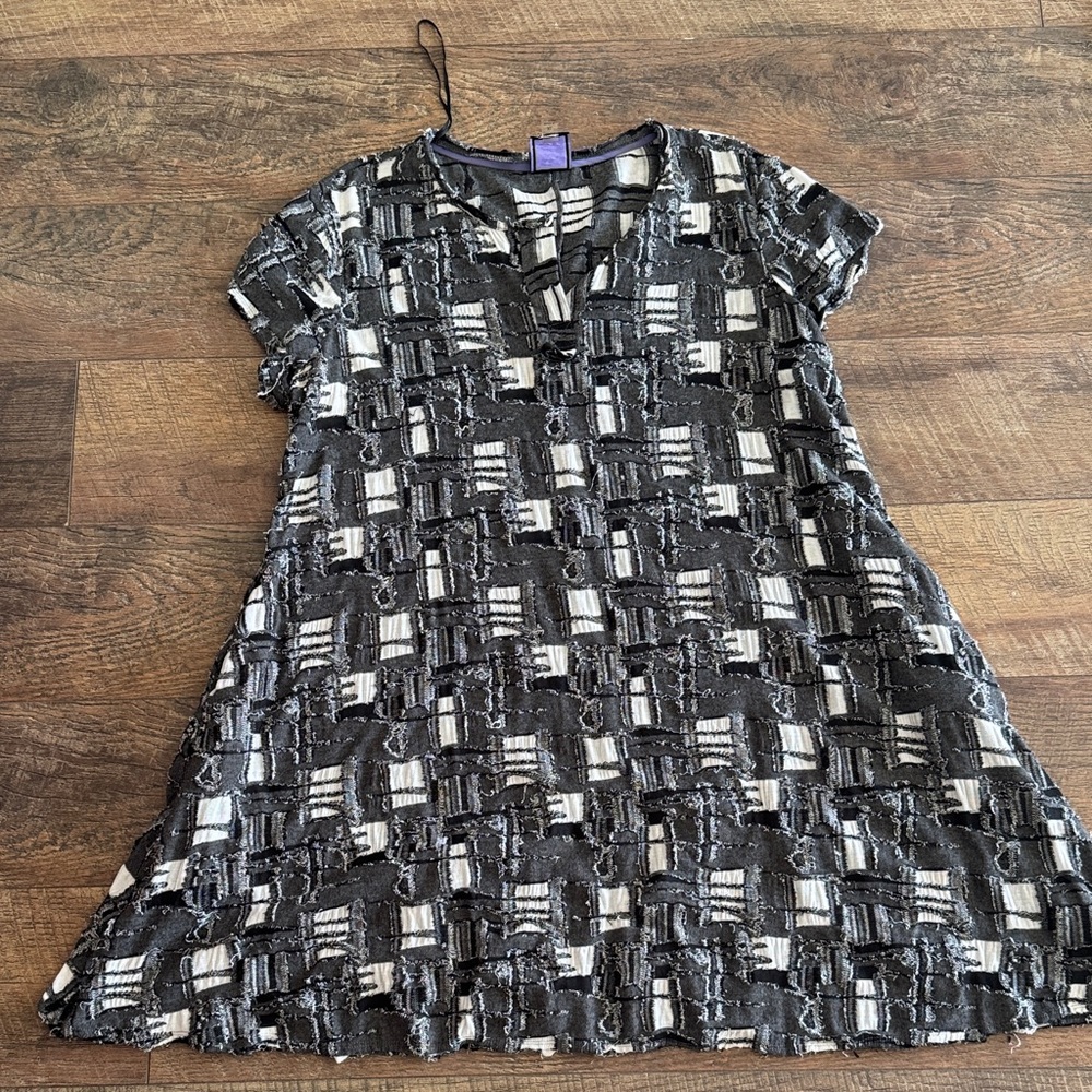 Chic Black and White Geometric Midi Dress